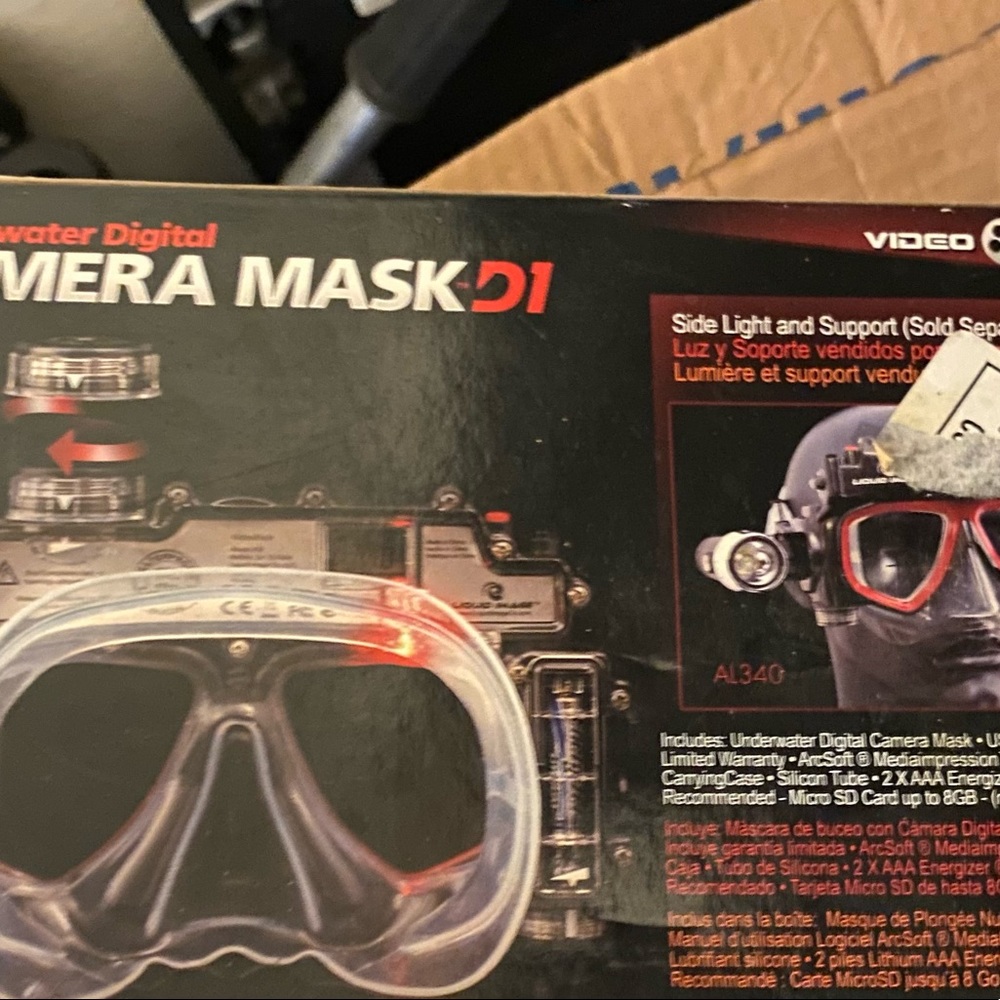 Diving mask with built in Camera